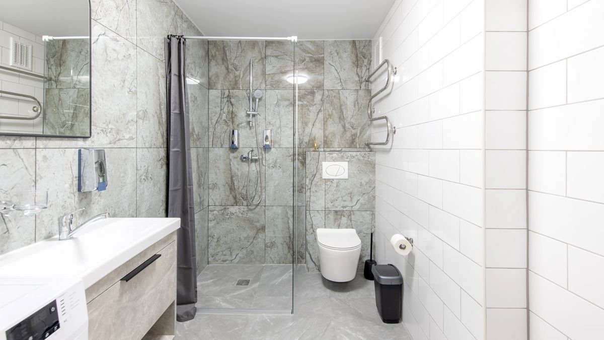 Thinking about replacing a shower screen? How to do it yourself