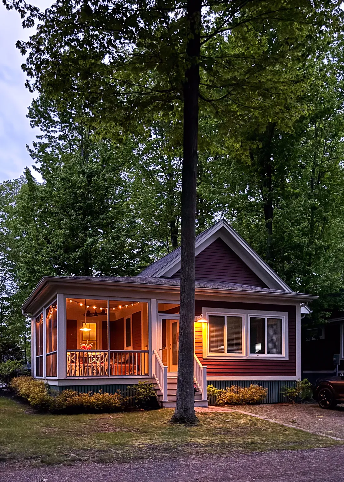 outdoor living room, screened porch furniture, cozy screened porch decor