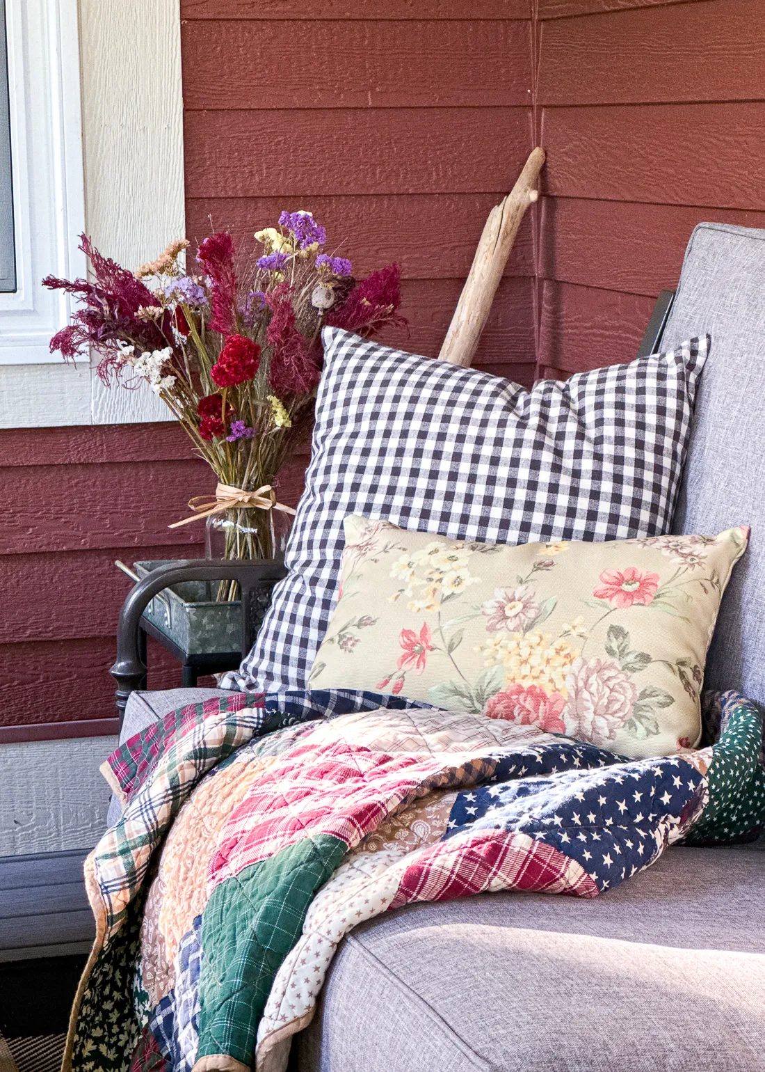 outdoor living room, screened porch furniture, cozy screened porch decor