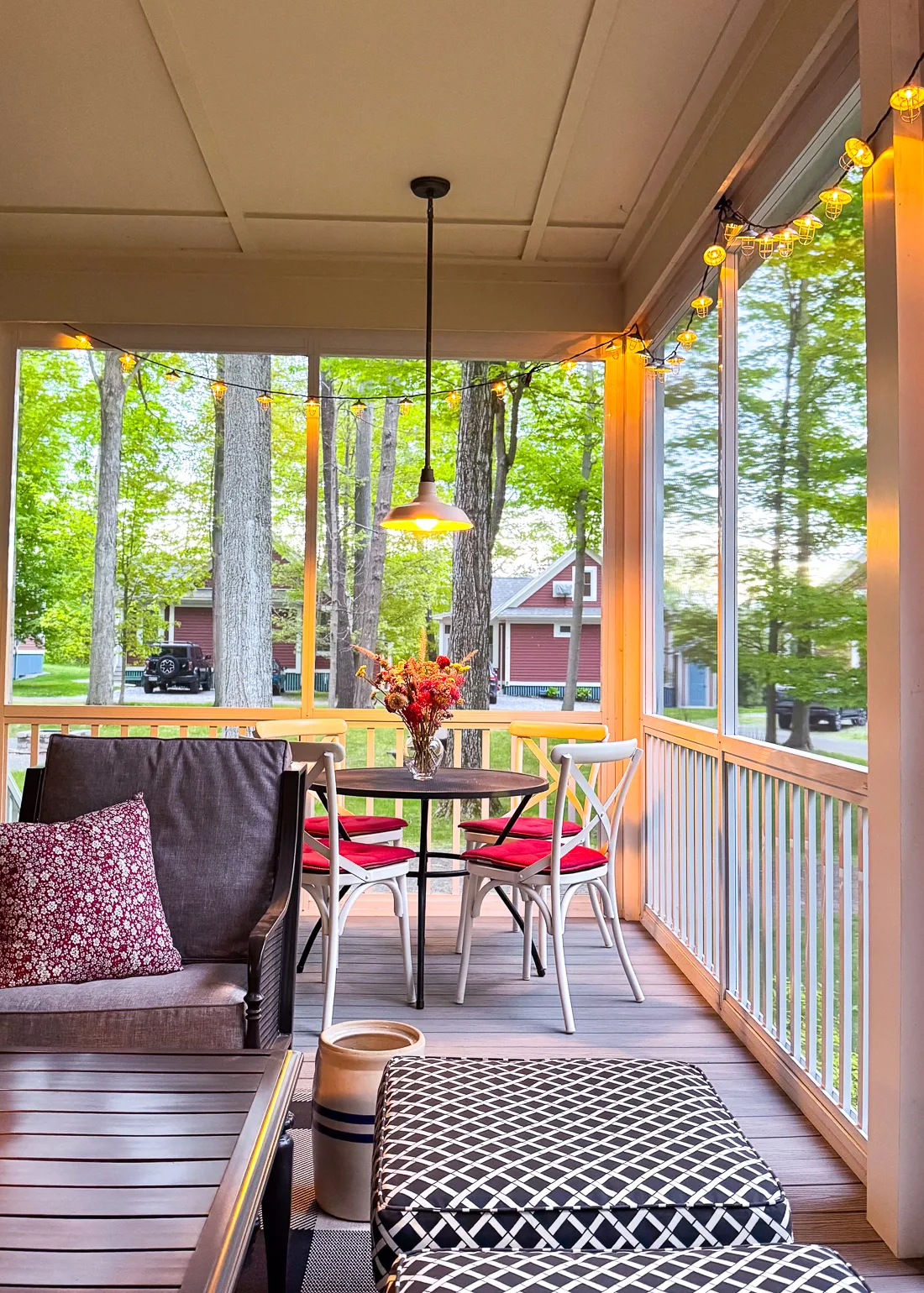 outdoor dining area, outdoor pendant light