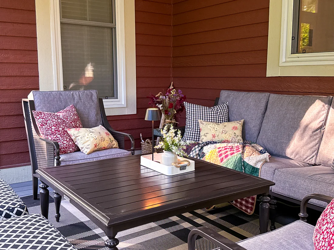 outdoor living room, screened porch furniture, cozy screened porch decor