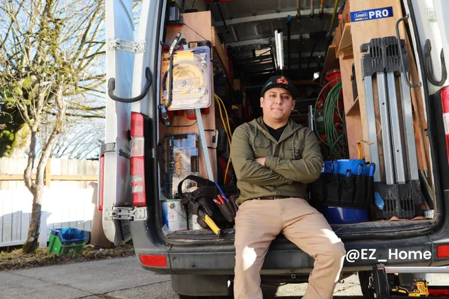 TikTokers promote the construction trades to young workers