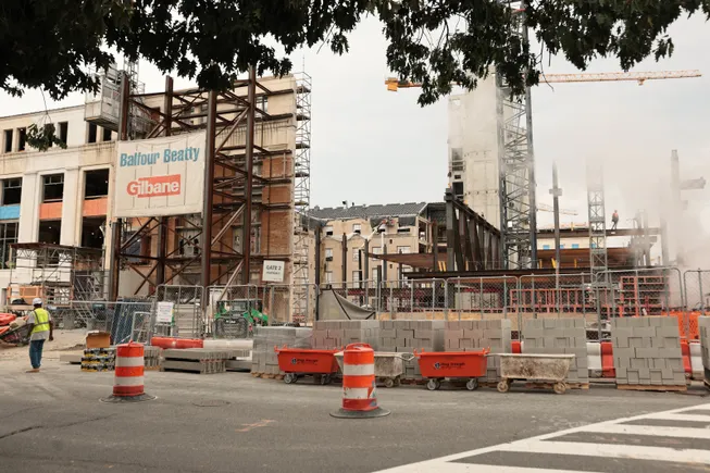 Data centers, public works boost backlog, but confidence cracks