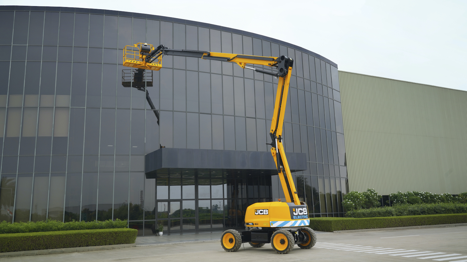 JCB launches electric and hybrid access platforms 