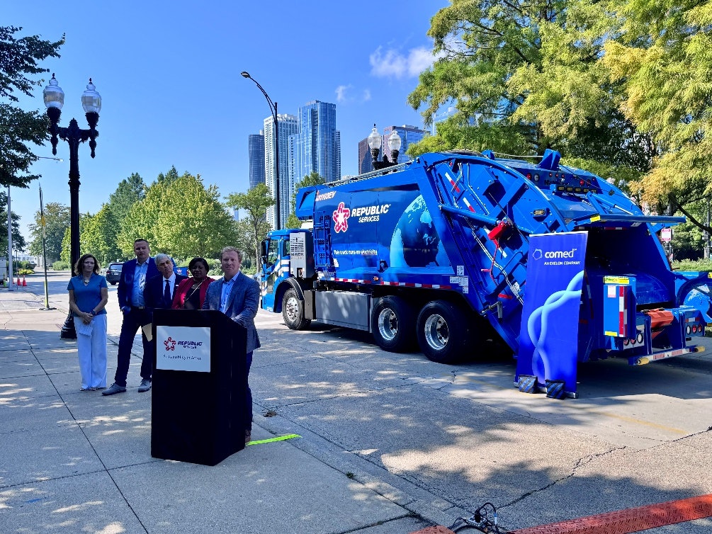 Chicago Deploys First Electric Garbage Trucks with Republic Services and Mack