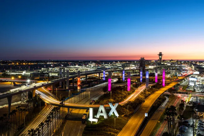 Skanska, FlatironDragados arrive at $323M LAX roadway job