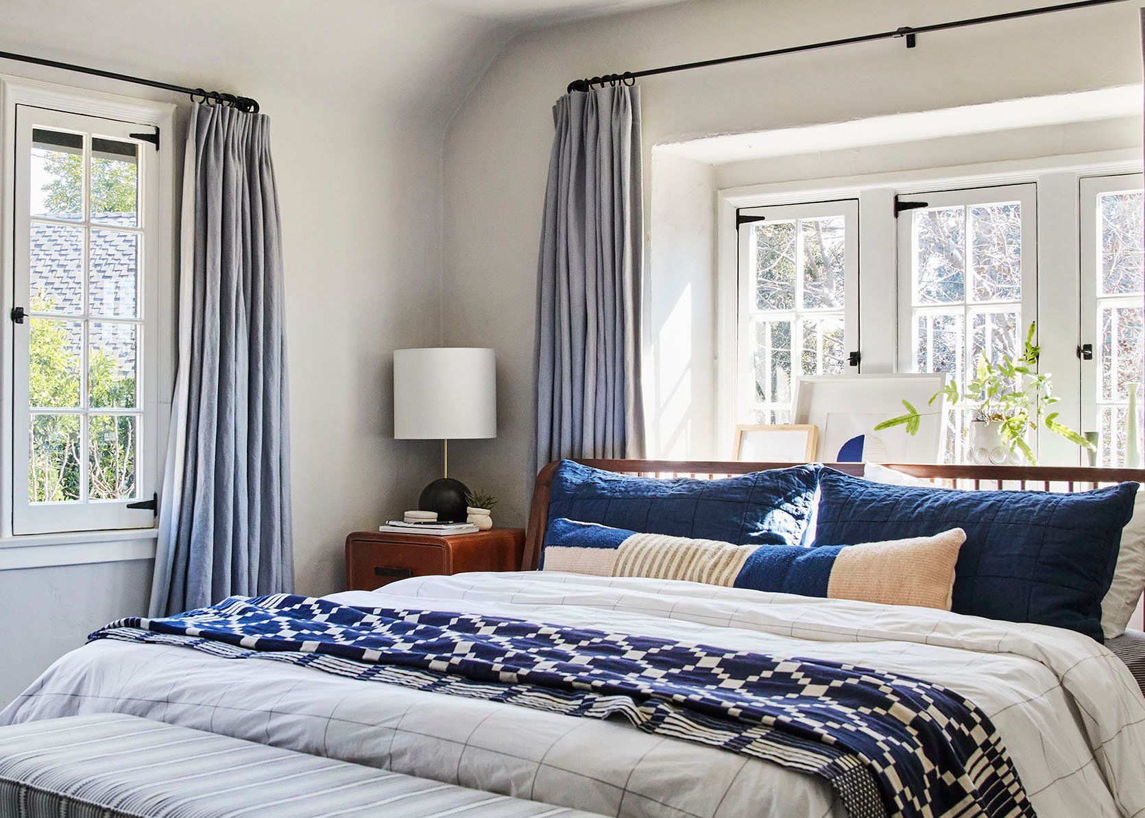 Our Expert Rules For Putting A Bed In Front Of A Window