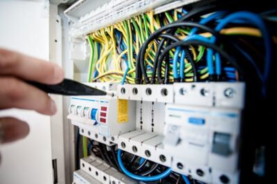 Why Expert Electricians Matter on Job Sites