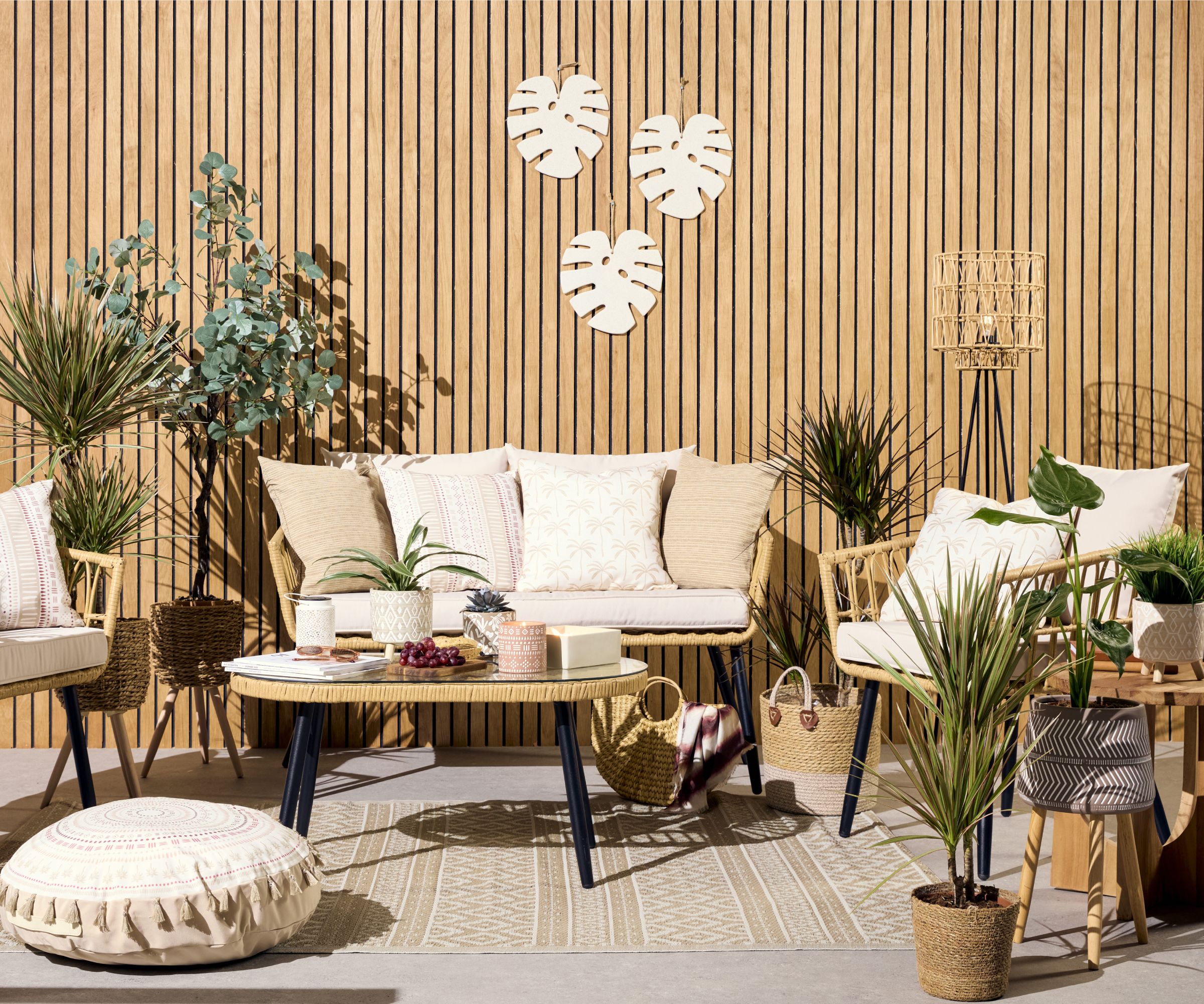 10 modern fence ideas for a fashionable garden boundary