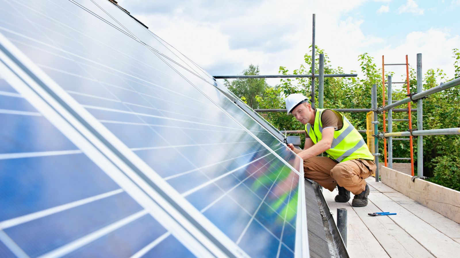 Solar firms shut down after £3m pensioner scam