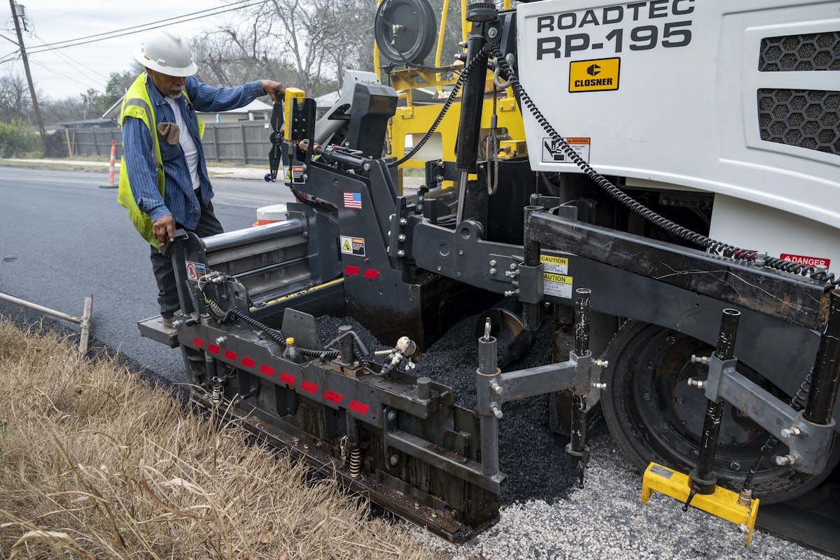 Astec EZR3 Screed Redefines Balance and Mat Quality for Modern Paving Crews