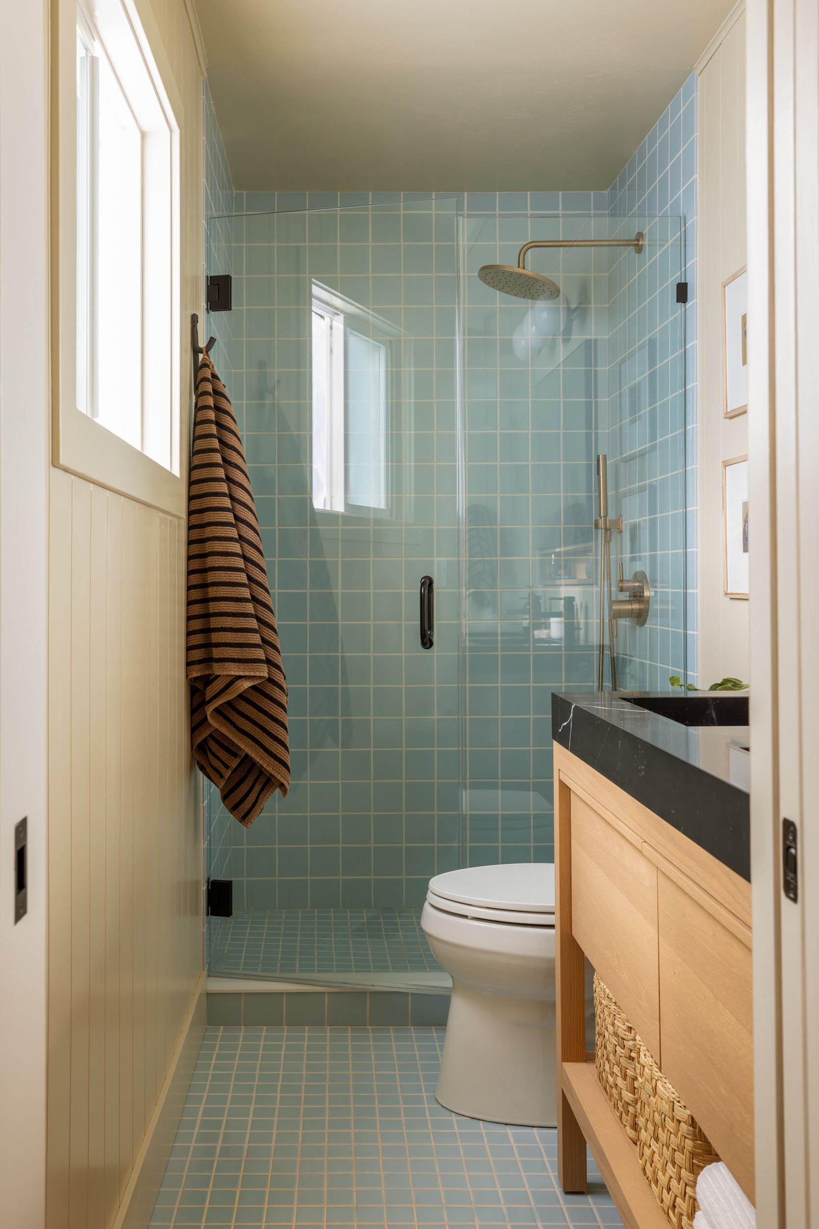 Builder-Grade Primary Bathroom
