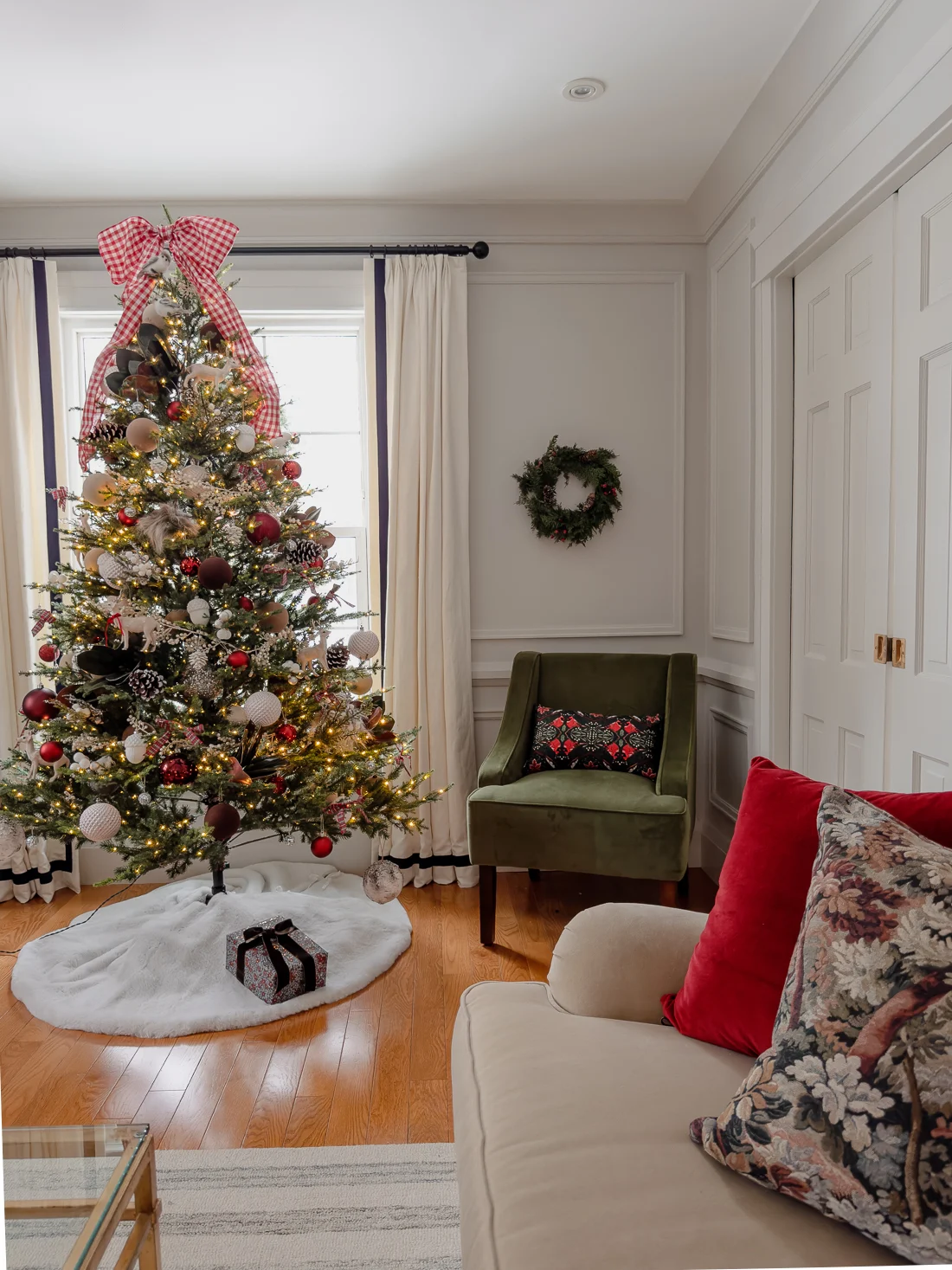 traditional red and green christmas decor, classic christmas living room decorations, cozy living room for the holidays classic traditional living room, green velvet chair, red and green decorations