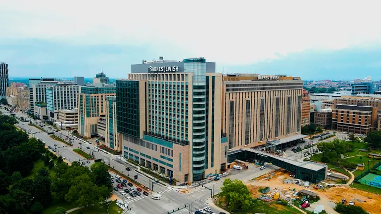 McCarthy leverages logistics, prefab on St. Louis hospital tower