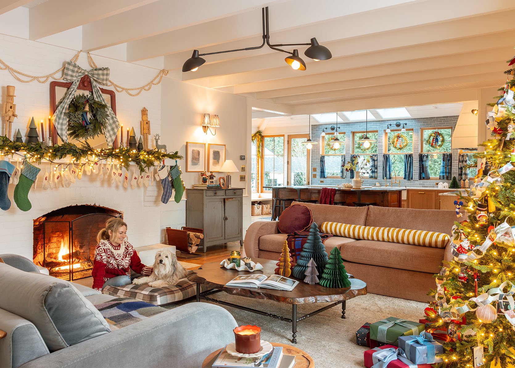 The Link Up: Em’s Go-To Stocking Stuffers, The Tights Cailtin Swears By, And A Great Gift Idea For The Chef In Your Life